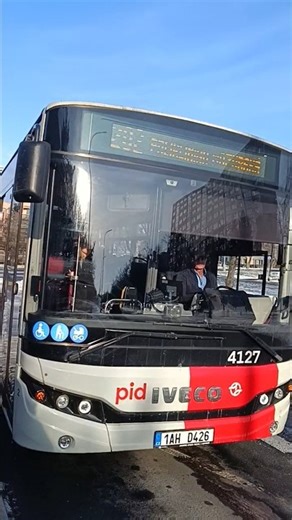 příjezd linky 202 do zastávky zhořelecká 🚍