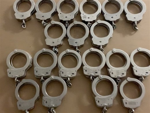 Handcuff Collector on Instagram: "The battle of the vintage nickel chain link handcuffs from Peerless and Smith & Wesson. Smith & Wesson is the winner with ten old school handcuffs, Peerless comes in second place with nine. From Peerless we got several pre model 300s, model 300s, model 400s, one model 500, and from Smith & Wesson it’s mostly model 100s slot lock, two model 100P, one M&P, and two model 90s. #judge #lawyer #jury #cops #legirons #legcuffs #bellychain #thinblueline #handcuffkeys #lo