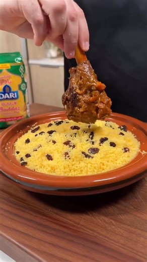 How to prepare Moroccan Couscous ✨😋🇲🇦 Credit:@las.kitchen (IG) | Morocco Travel