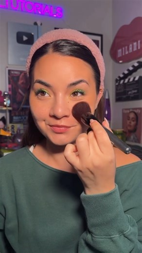 Natalie 💖 on Instagram: "Stitch with the ⭐️ @alexandraafrench I seriously love her pro tips so much!! I love how this blush placement compliments my little 🐿️ cheeks instead of fighting against them. -products here- @armanibeauty liquid blush shade 62 @bareminerals brush @bareminerals mineral veil @livetinted hue beam blushing bronzer (using the blush only) @makeupbymario brush @itcosmetics foundation brush @narsissist concealer #blushhacks #blushplacement #blushtips"