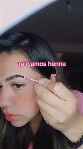 ✨ Descubre el poder del Laminado de Cejas y el Lash Lifting ✨ Si buscas ofrecer resultados naturales, duraderos y que resalten la belleza del rostro sin necesidad de maquillaje diario, este curso es para ti. 💫 Laminado de cejas: Este tratamiento alinea, define y rellena visualmente las cejas, brindando un efecto de mayor volumen y simetría. Ideal para quienes tienen cejas rebeldes, con huecos o sin forma definida. El resultado: unas cejas peinadas, elegantes y con un acabado pulido hasta por 6 