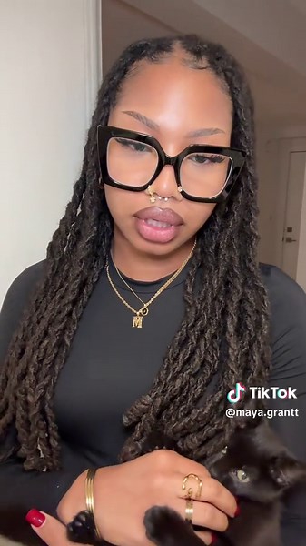 Maya G. (@maya.grantt) - Glitter Lip Kit Tutorial for Stunning Sparkle