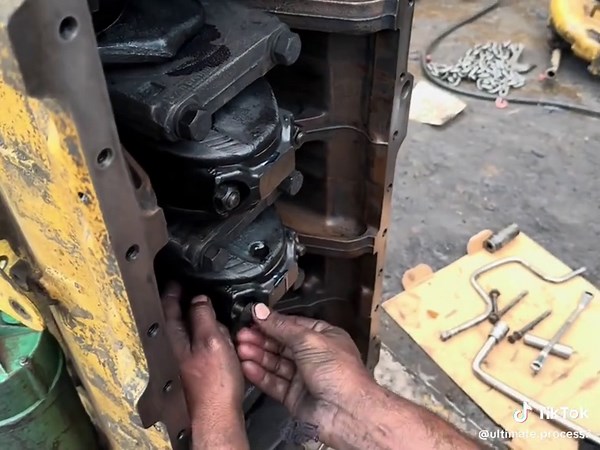 Restoring a Fully Damaged Bulldozer Engine: Step-by-Step