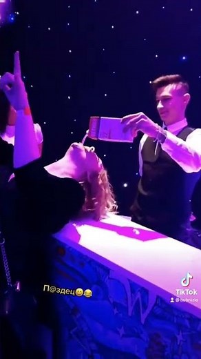 Вылил на лицо 😳😳😳