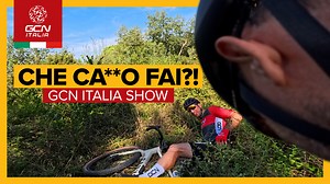 I “fuorionda” e i video più belli del 2025. | GCN Italia Show 365 Benvenuti all'ultimo GCN Italia Show del 2025, l'episodio numero 365! 🥂 È giunto il momento di tirare le somme di un anno incredibile passato insieme. In questa puntata speciale abbiamo raccolto tutto quello che non avete mai visto: i Bloopers, gli errori sul set, i "bip" di censura e i fuorionda. Ma non solo risate: Alan e Giorgio ripercorrono i video di cui vanno più fieri in questa stagione. Dall'allenamento con il Campione de