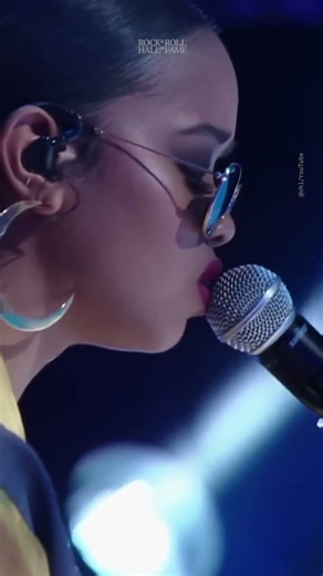 H.E.R. Pays Tribute to Her Mom with Leon Russell "A Song for You" Cover (2019)