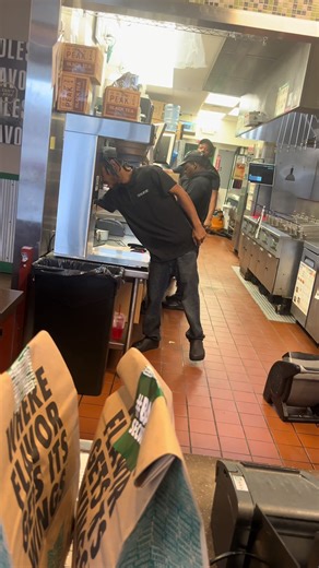 Wingstop Dispute: Delivery Driver Confronted by Manager