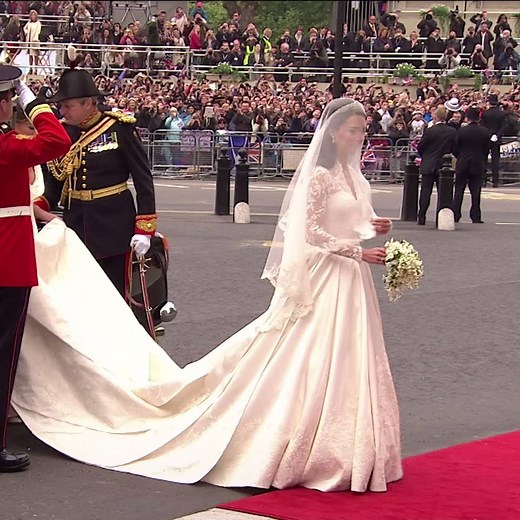 Here are 20 of our favorite wedding looks of all time—do you agree with the #1 pick? http://bit.ly/2eU1PQn | ELLE Magazine (US)