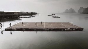 Panyee FC: Los niños que aprendieron a jugar a fútbol sobre el agua