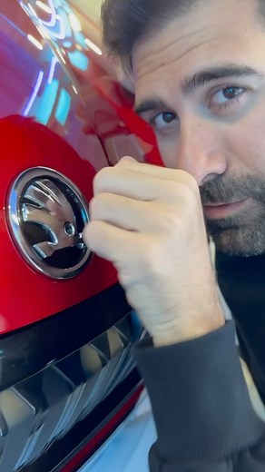 Jorge Cremades • HUMOR viral diario on Instagram: "SHHHH ŠKODA OCTAVIA #asmr #parati #skoda #fyp"