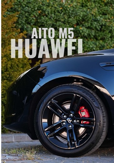 Huawei Aito M5 Ultra EREV 4WD 2025 (PHEV) Преміальний гібридний кросовер для тих, хто хоче максимум технологій, потужності та комфорту. Ідеальне поєднання інновацій Huawei, динаміки спортивного SUV і високого рівня щоденного комфорту. ⚙️Техніка • гібрид EREV (бензин 2 електромотори) • потужність — 496 к.с. (365 кВт), 675 Нм • розгін 0–100 км/год — 4,3 с • загальний запас — до 1275 км (CLTC) • швидка зарядка: 20–80% ≈ 30 хв • повний привід (AWD) • тиха та плавна динаміка руху 📐Формат • преміальн