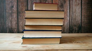 Stack Books Background Many Books Piles 库存影片视频（100% 免版税）1065321034 | Shutterstock