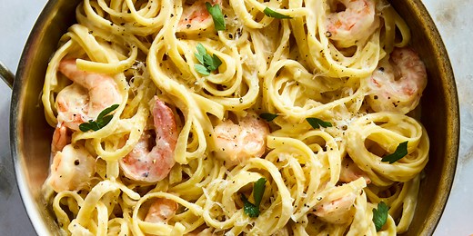 This Shrimp Fettuccine Alfredo Is The Best Way To Switch Up The Classic Pasta Dinner