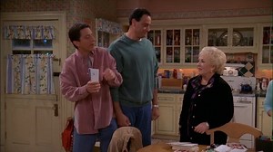 Everybody Loves Raymond || S4 E11 || Ray thinks a family portrait would make a great Christmas present for his parents, until Marie and Debra clash over who counts as family. #EverybodyLovesRaymond #Debra #rayban #tooltime #USATVShow #viralvideo #fypchallenge | Everybody Loves Raymond Fans