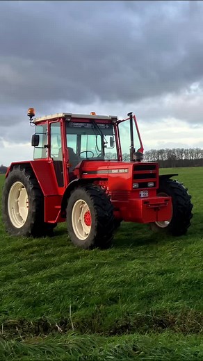 #renault981 #renault1181 #renault1451 #restoration #smartagriculture #mechaniclife #tractor #landwirtschaft #mwm #franceagriculture #agriculturetiktok #coldstart #renaulttractor #farmer #hellorange #dnp_agriculture #generationrenaulttracteur #boere