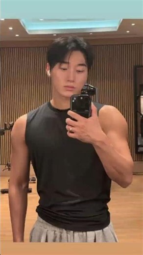 좀 닮았나요?