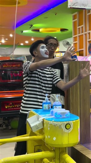 #bojonegoropantomime #funnypantomime #indonesianpantomime #pantomime #kidspantomime #pantomime #p...