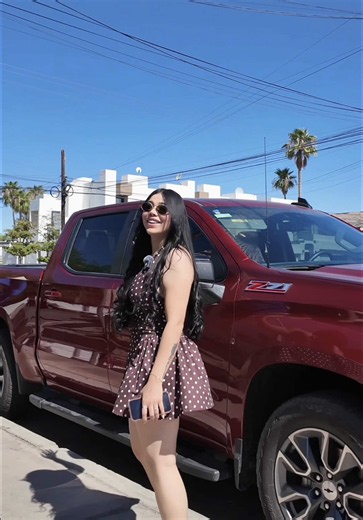 Blog un día completo con nosotras le dije a mi hija Allisson que me voy a ir con mi novio. 😰 el calor está muy fuerte sorprendí a mis hijas les puse la alberca en la casa. se le ocurre Ashley llamar a su papá para que le haga comida