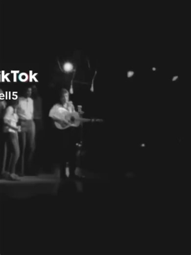 Blowing in the wind..(B.Dylan 1963) video con artista