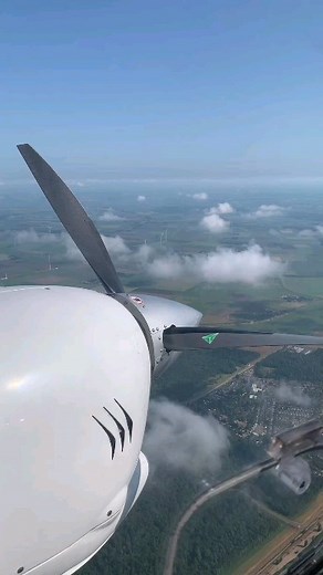 Flying the DA42 is awesome, doesn’t have much performance left after either engine is switched off though.. (this was for training purposes) #Repost @dutchaviationblog | Avioesonline