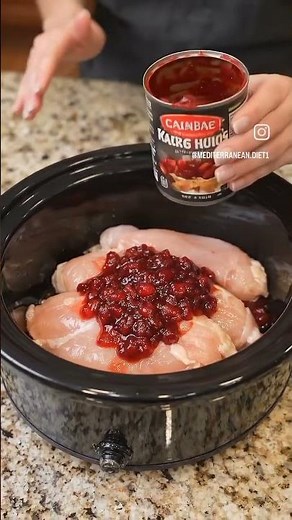 Sweet & Savory Slow Cooker Cranberry Chicken 🍗🍒✨
