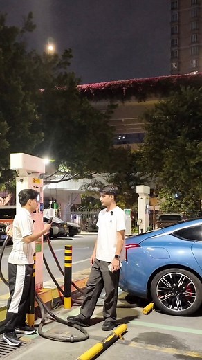 یہاں آپ اپنی گاڑی صرف 20 منٹ میں چارج کر سکتے ہیں Electric car or Petrol car? #China #ev | Muddassir Khan China