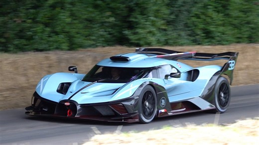 Bugatti Bolide captured accelerating with distinct engine note