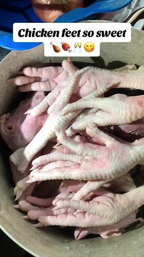 Delicious Chicken Feet Recipe: Tasty Asian Food with Bell Peppers