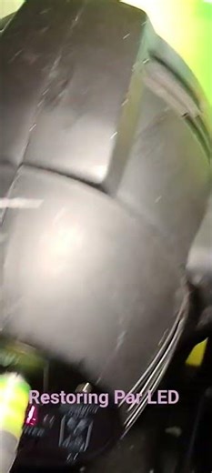 Ho riparato questi par LED che erano caduti , danneggiando i connettori xlr...