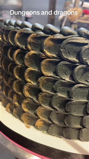 watch to the end to see the finished cake #dongeonsanddragons #birthdaycake #gold #painted