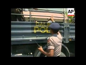 EAST TIMOR: INDEPENDENCE RESULTS - VIOLENCE ERUPTS (2)