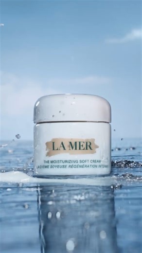 La Mer moisture is gaining momentum. Through the bioenergetic force of Miracle Broth™, The Moisturizing Soft Cream amplifies skin’s energy to help visibly reverse age. #LaMerGivesSkinLife #LaMer #LaMerSkincare #MiracleBroth #LaMerSoftCream | La Mer