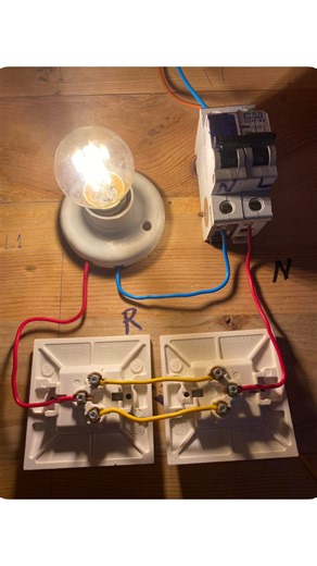 3.2K views · 31 reactions | #fblifestyle Schéma de câblage va-et-vient” #électricité #disjoncteur #circuitdemarrage #automatisme #Education #facebookreelsviral | AutoSense | Facebook