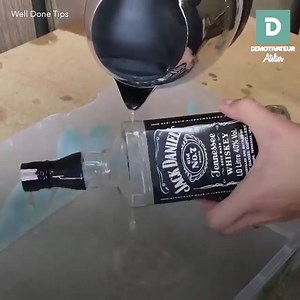 Cet artisan recycle les bouteilles en verre en leur donnant une seconde vie ! | Demotivateur Atelier
