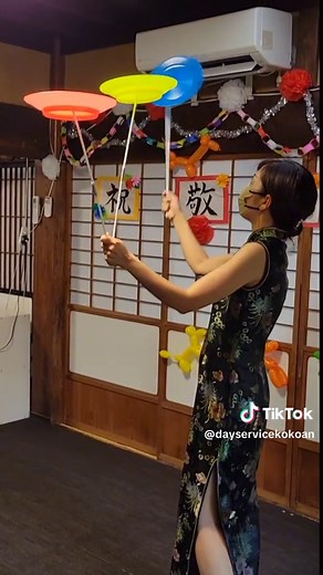 大人気の皿回しで盛り上がる敬老会
