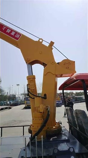 Three-wheeled truck-mounted crane for tree moving,+8615054723399