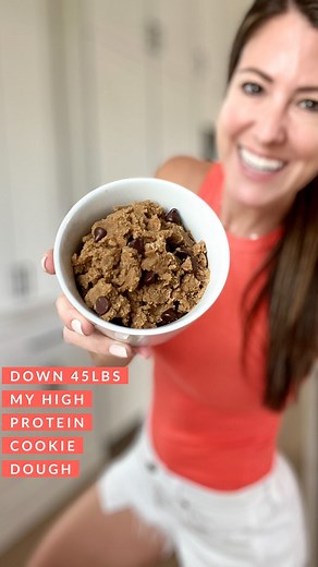 Holly Hillyer | Down 45lbs and this is my go to high protein cookie dough dessert 🍪 When I decided to lose the weight postpartum I wasn’t willing to give... | Instagram