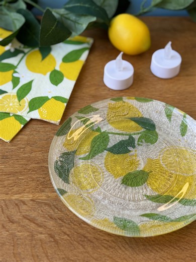 How to decoupage a GLASS PLATE with a napkin? 🤩🍽🍋 | Handimania