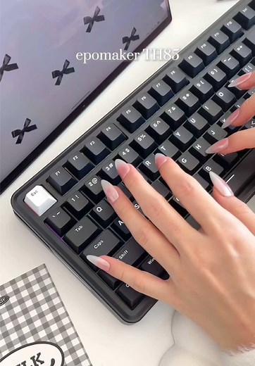 Epomaker TH85 Keyboard Review: Cool RGB Lighting