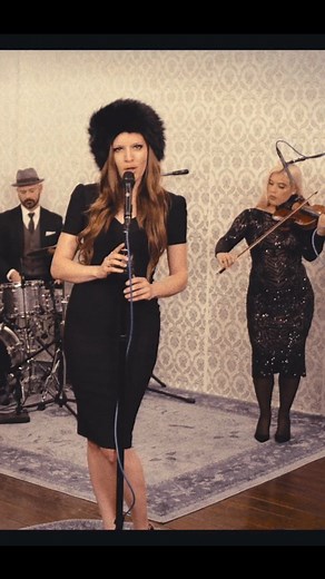 Billie Eilish, but make it vintage. We are SO excited for Ariana Savalas to join us at London Palladium on May 5 to celebrate 10 years of #pmjtour! 🥂 | Postmodern Jukebox