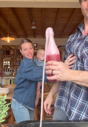 We learned all about water kefir during culinary school and now that we’re home the grains seem especially healthy 😎