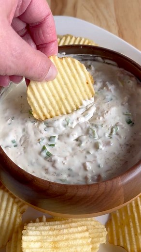302K views · 2.9K reactions | Old Fashioned Clam Dip! (I can’t stop eating this when I make a batch!!) Recipe here ➡️ https://cookfasteatwell.com/4-ingredient-clam-dip/ #easyrecipe #Thanksgiving | Cook Fast, Eat Well | Facebook