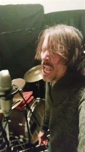 Let's make some Rock'n Roll #hardrock#musicproducer #musicmaking#musicproduction #heavyrockmusic