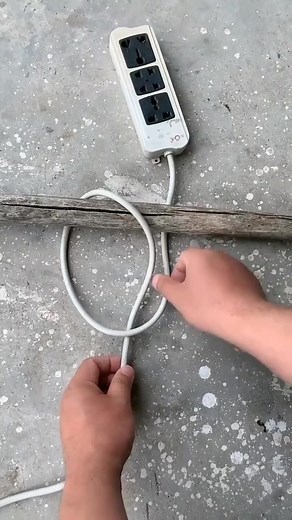 3.9K views · 52 reactions | how to tie cable ties in an easy and secure way #cableties #cablemanagement #zipties #diy #howto #lifehacks #organizing #security #tech #diycablemanagement #cabletiehacks #ropemaking #knottylife #knottypro #knottytip #knottytrick | The Handyman's Haven | Facebook