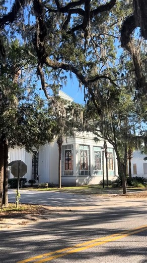 Bluffton is more than a place—it’s a state of mind. 🌿✨ From the historic, sun-drenched facade of the Church of the Cross to the way the Spanish moss filters the light over the May River, every frame shows why we’re so in love with this town. Come experience the soul of the Lowcountry 🧡 Start exploring: https://bit.ly/48Zid9A 📷 IG: mollybythemarsh | Explore Bluffton