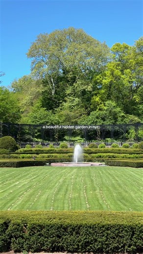 NYC's Free Conservatory Garden: Stunning Tulips!