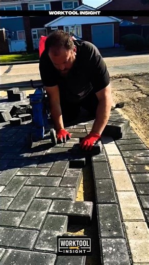Manual worktool for clean brick cutting on paving jobs