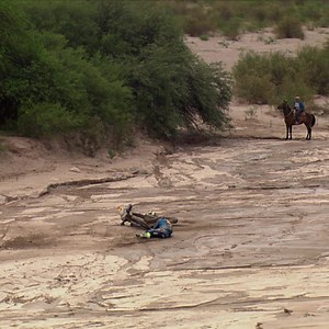 Le documentaire exceptionnel sur la reconstruction d'Adrien Van Beveren, après sa lourde chute au rallye Dakar 2018. Lors du rallye Dakar 2018, alors qu’il était en tête du classement général, Adrien Van Beveren a lourdement chuté. Immédiatement contraint à l'abandon et souffrant de multiples blessures, il a dû faire face à un nouveau challenge : non seulement se remettre, mais s’entraîner à nouveau et se préparer pour l’édition 2019 du Dakar. Ce documentaire de 52 minutes, réalisé par Denis Gué