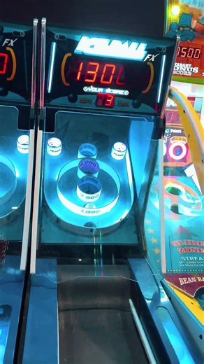 Scoring 19000 on Skee Ball! #skeeball #johnsincrediblepizza #arcade