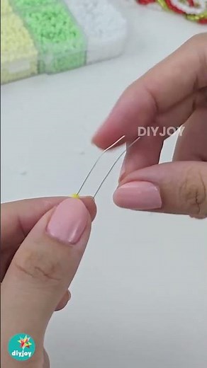 Make these Easy Daisy Bead Rings in Minutes!